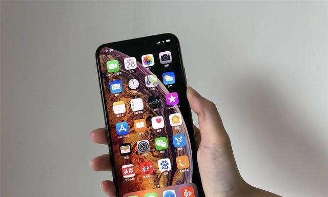 解决iPhone屏幕失灵乱跳乱点问题（诊断与修复方法及注意事项）