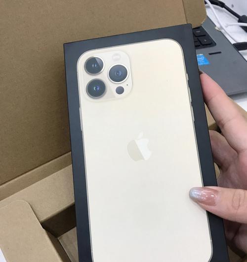 iPhone13vsiPhone12ProMax（从性能到摄影，全面对比两款旗舰手机）