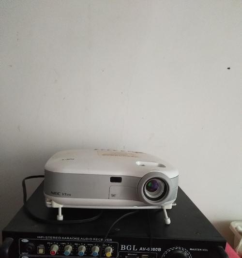 投影仪电源故障的原因及解决方法（探索投影仪电源故障的常见问题和解决方案）