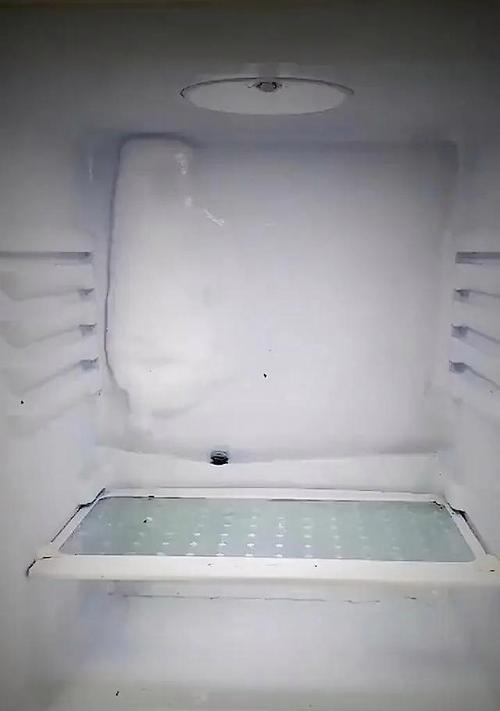 冰箱水孔堵塞原因及处理方法（解决冰箱水孔堵塞问题的有效方法）