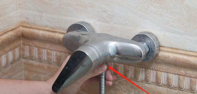 电热水器滤网清洗方法（保持电热水器使用效果的关键步骤）