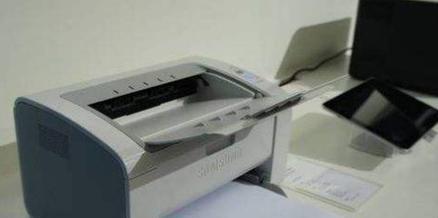 解决打印机后面进纸问题的方法（掌握正确的操作技巧）