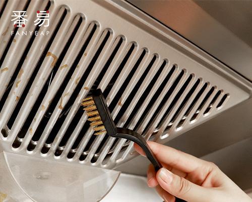 如何正确清洗油烟机上面的不锈钢（轻松去除油垢）
