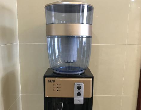 饮水机清洁与消毒方法（保障健康）