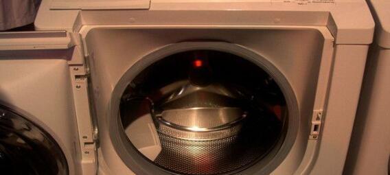 洗衣机发霉的危害及解决方法（有效清除洗衣机霉菌）