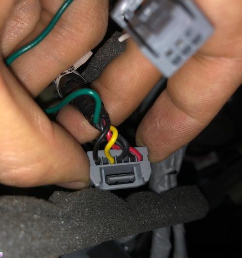 电脑跳屏问题解决指南（快速排查和解决电脑跳屏问题的方法及技巧）