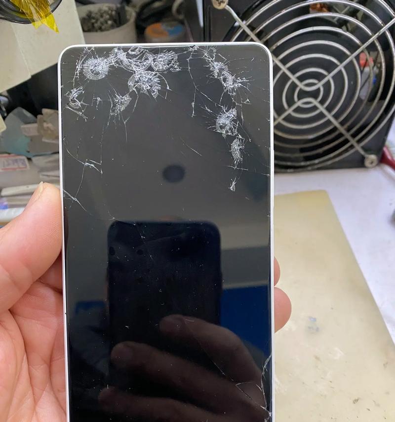 手机前摄像头处漏液怎么办？维修方法和预防措施是什么？