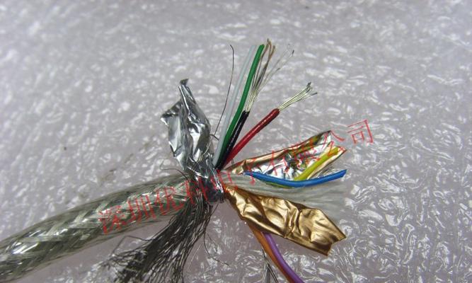 移动硬盘辅助供电线使用方法是什么？使用后性能提升明显吗？