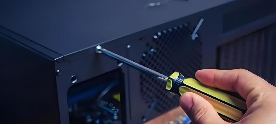 电脑侧边清灰怎么清理？使用什么工具和方法？
