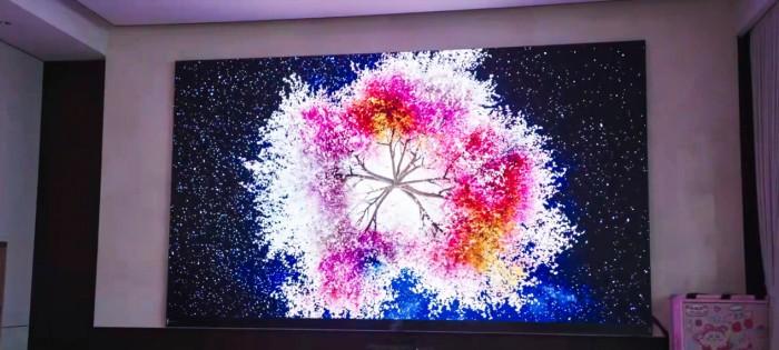 震撼开箱！全国首台 163 吋海信 UX Micro LED 无界巨幕落户深圳湾