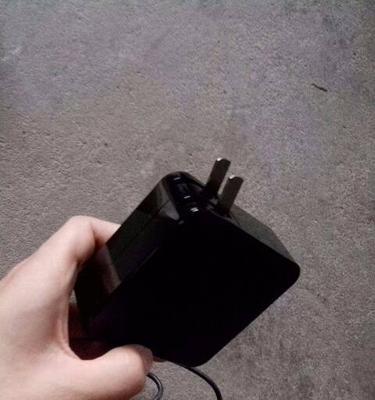 手机充电器黑色痕迹原因是什么？