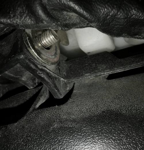 电瓶车控制锁拆卸方法是什么？拆卸中应注意什么安全问题？