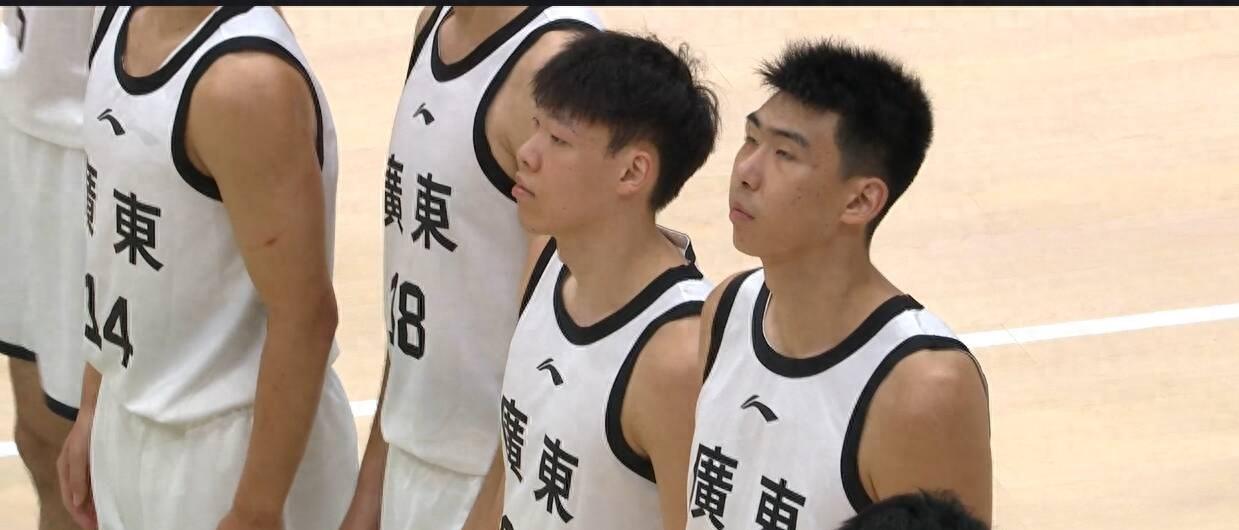 广东男篮爆发内讧！21岁小将和杜锋激烈争吵，球队最终惨遭逆转