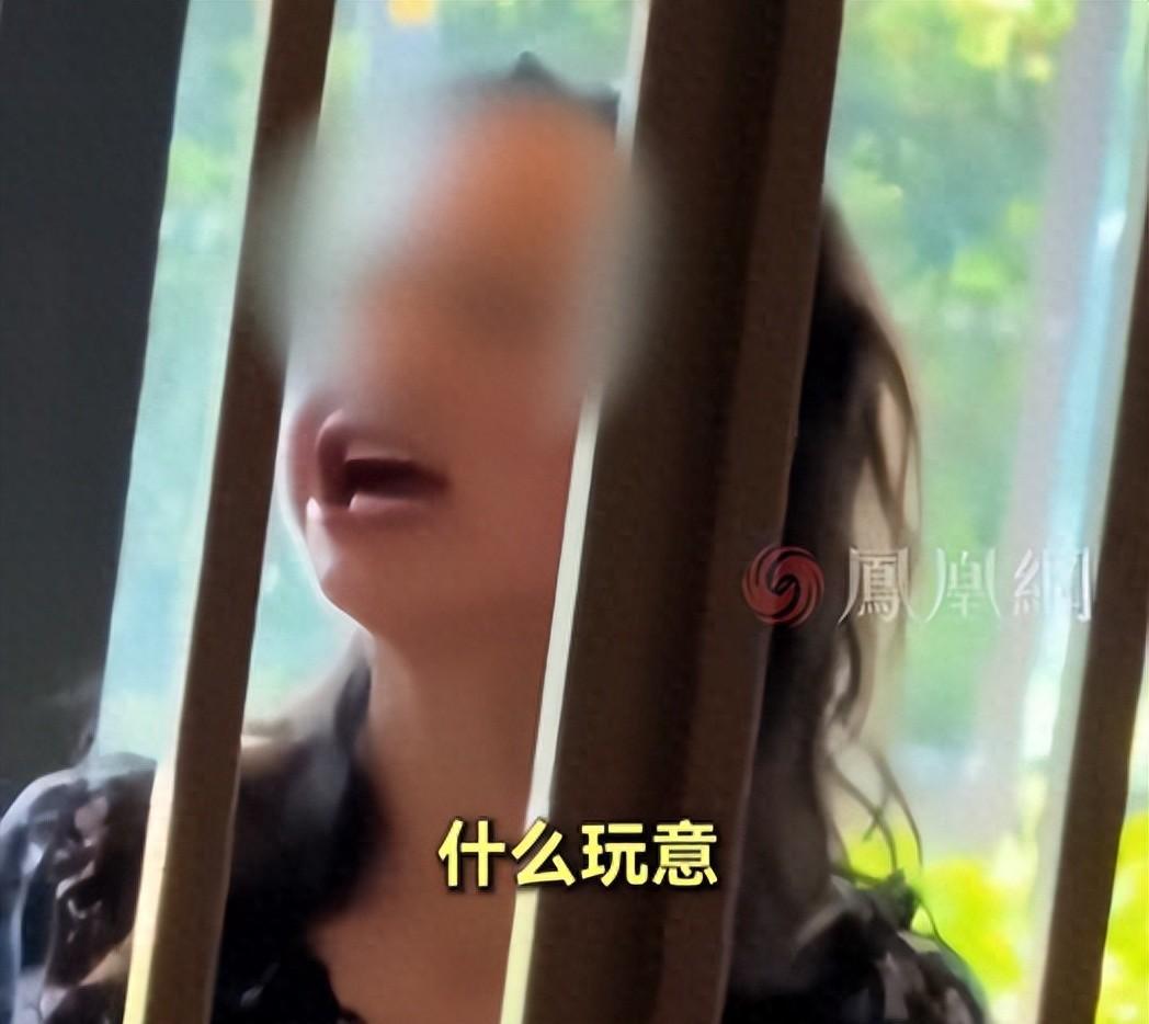 女子辱骂星巴克店员后续！正脸全网曝光，名声没了，孩子也受连累