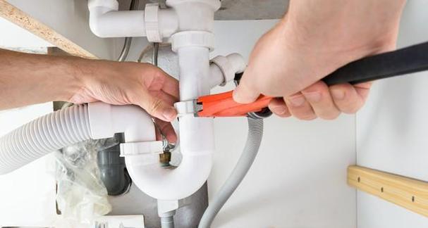 如何正确清洗热水器水管（让你的热水器更持久）