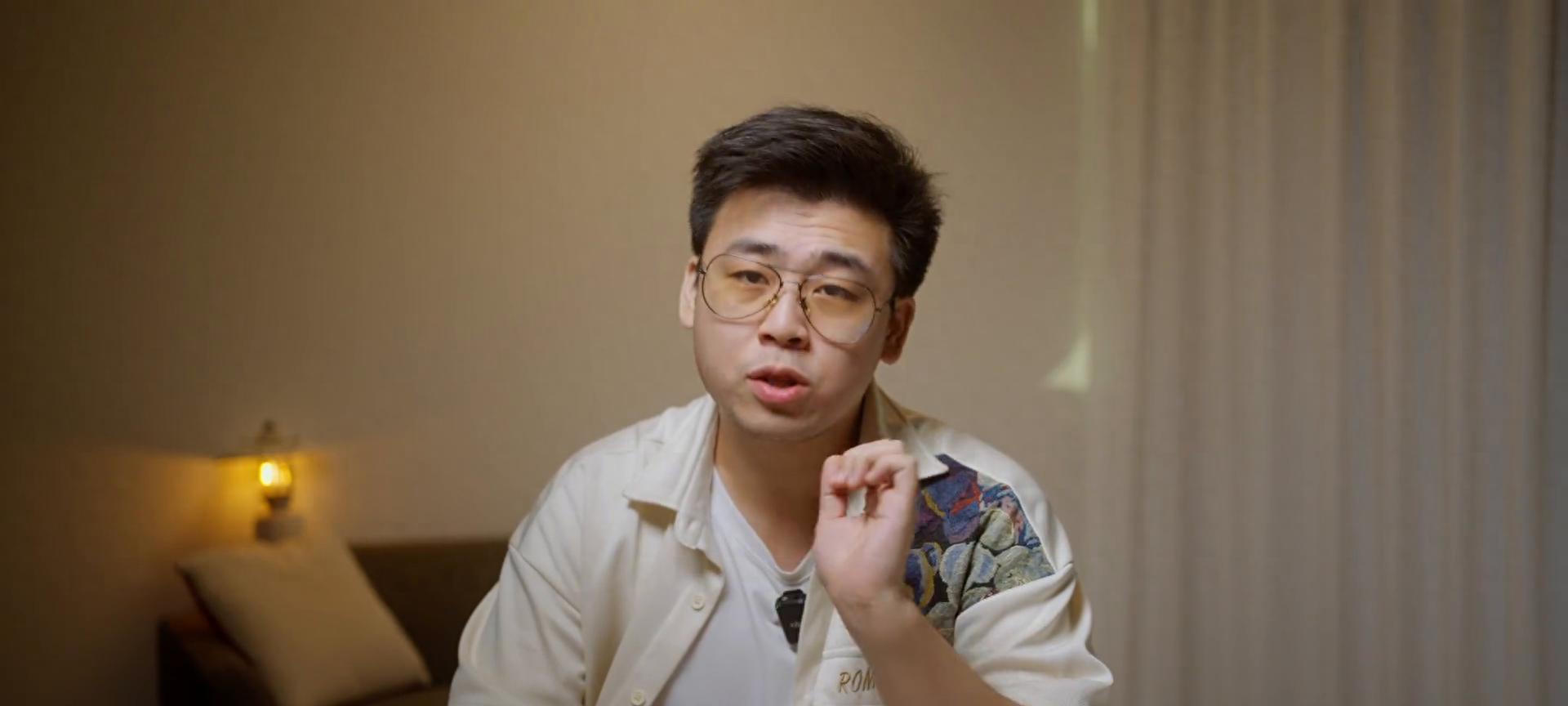 华为MateXTs三折叠上手体验，接近完美！除了价格……