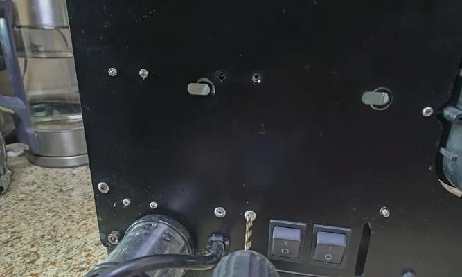 咖啡机外置水泵漏水处理方法（解决咖啡机外置水泵漏水的实用技巧）