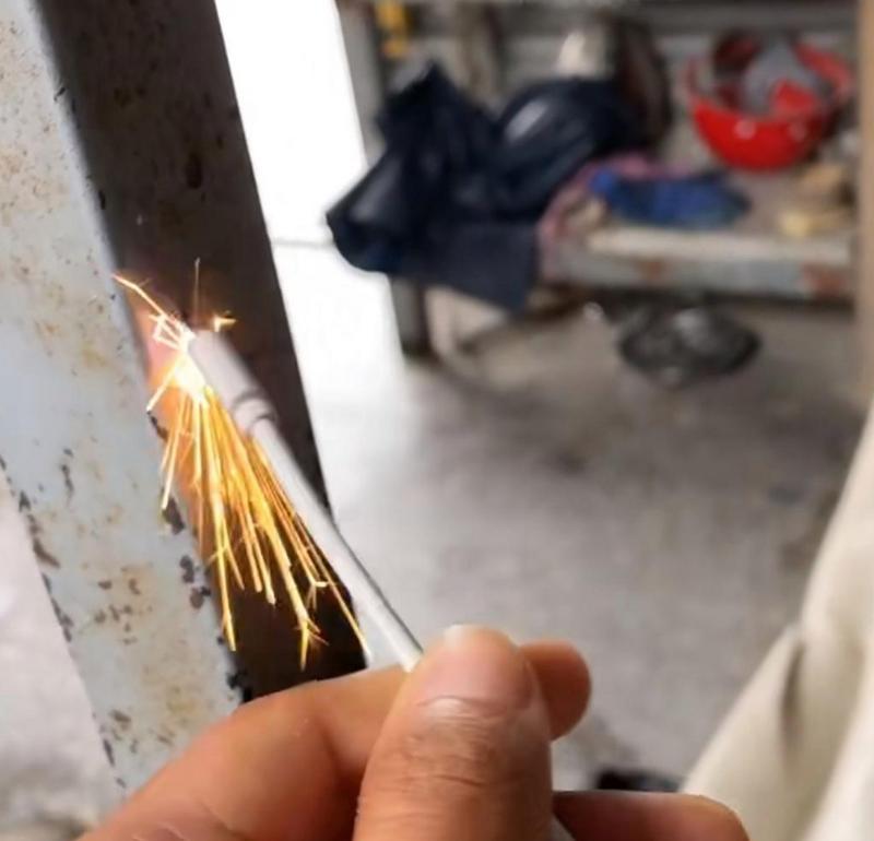 为什么插上以我充电器会有火花(探究充电器火花产生的原因及可能引发的危险)