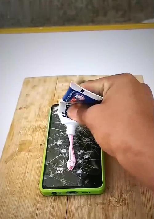 手机屏幕为何容易摔碎？如何预防？