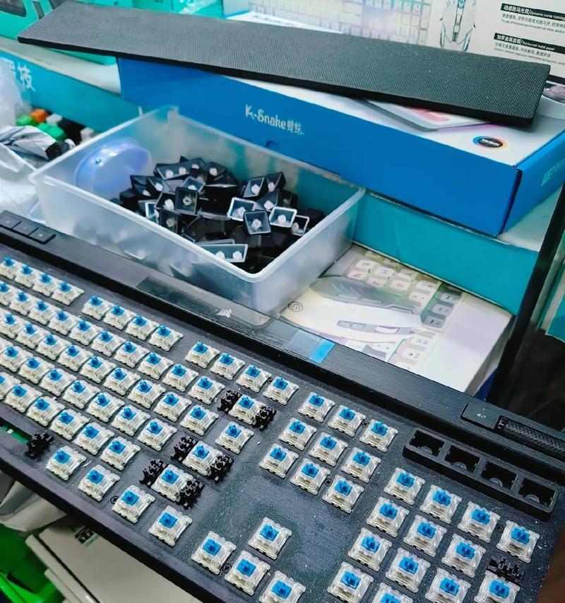 如何清洗电脑键盘（让你的键盘焕然一新）