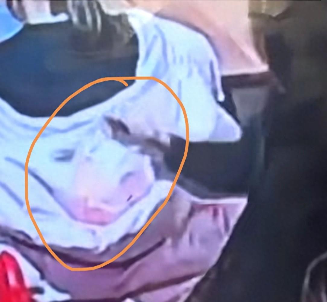 社死！女子把螺蛳粉汤倒邻桌女子帽子后续！只因误拿凳子真容曝光